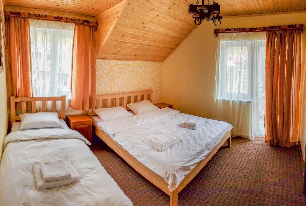 Коло Гір Hotel Kolochava Exterior photo