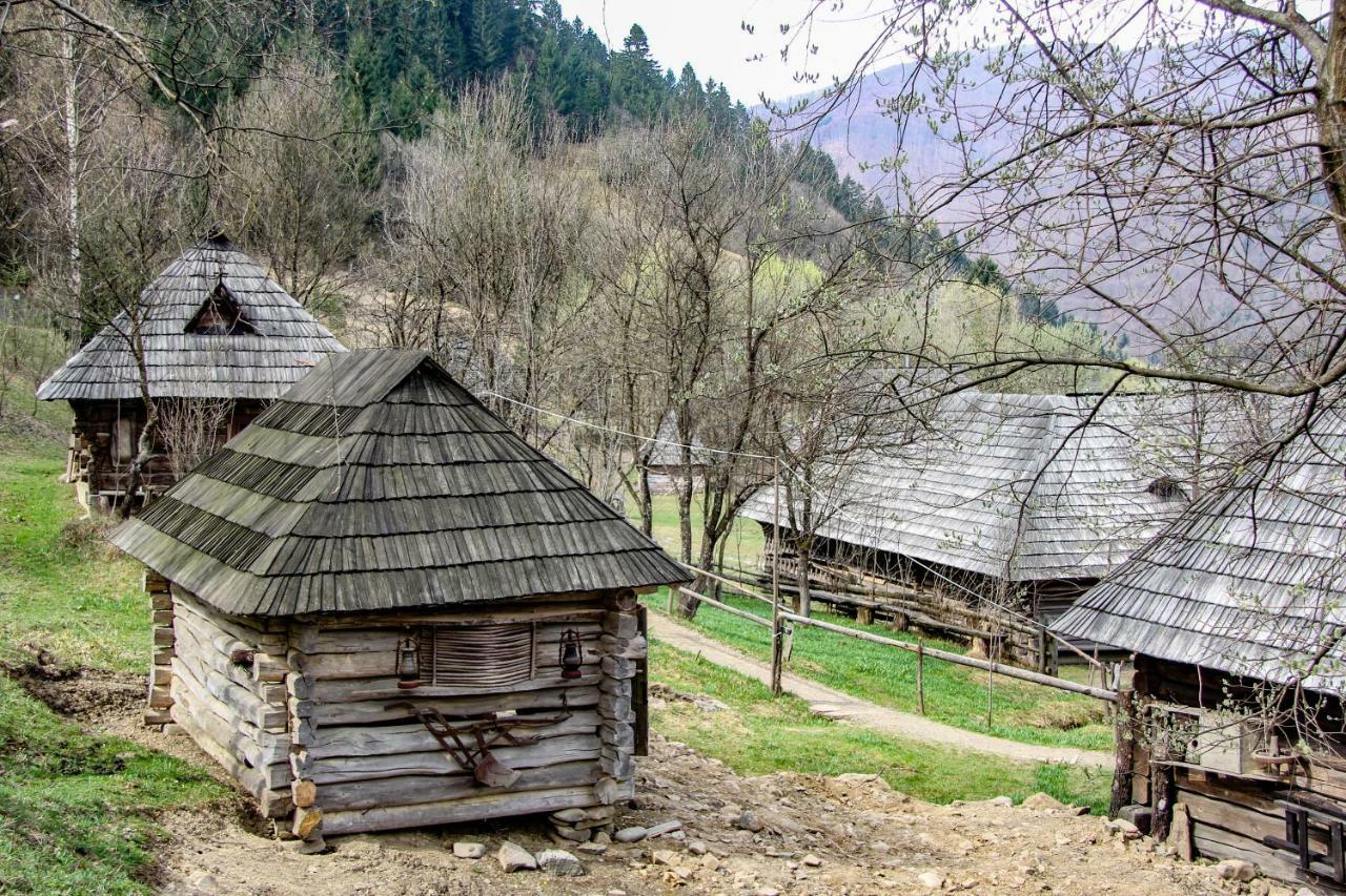 Коло Гір Hotel Kolochava Exterior photo