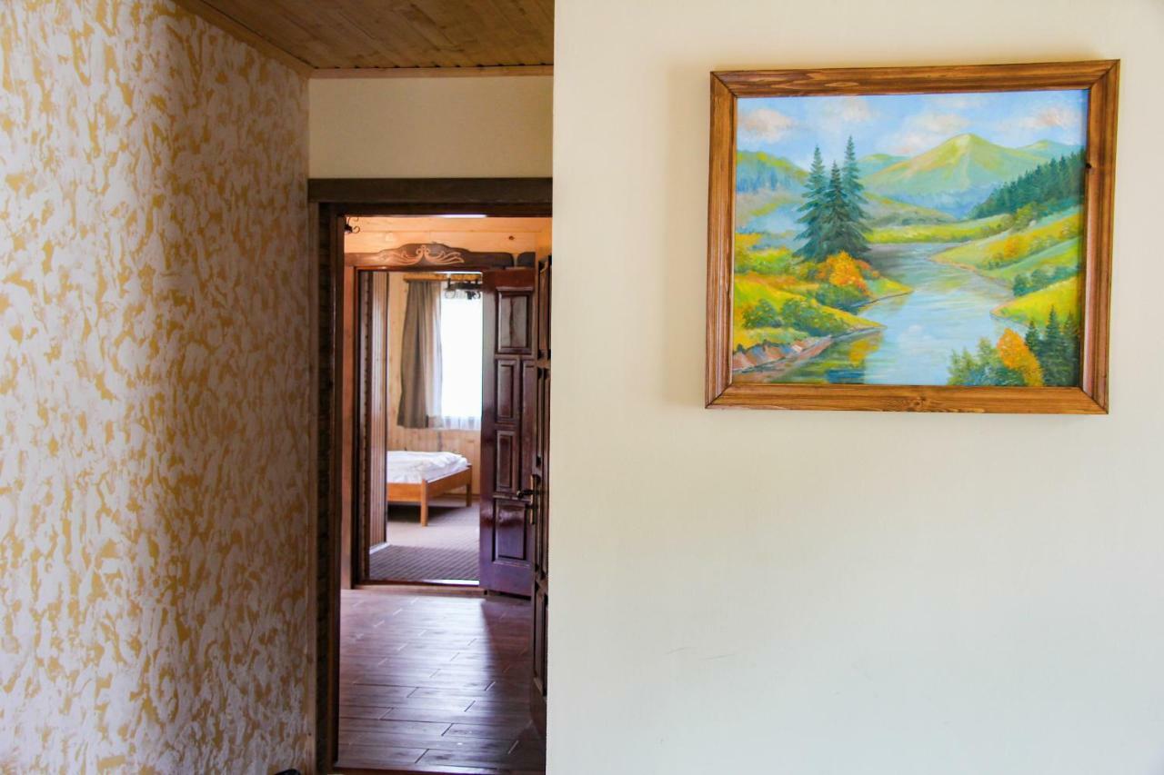 Коло Гір Hotel Kolochava Exterior photo